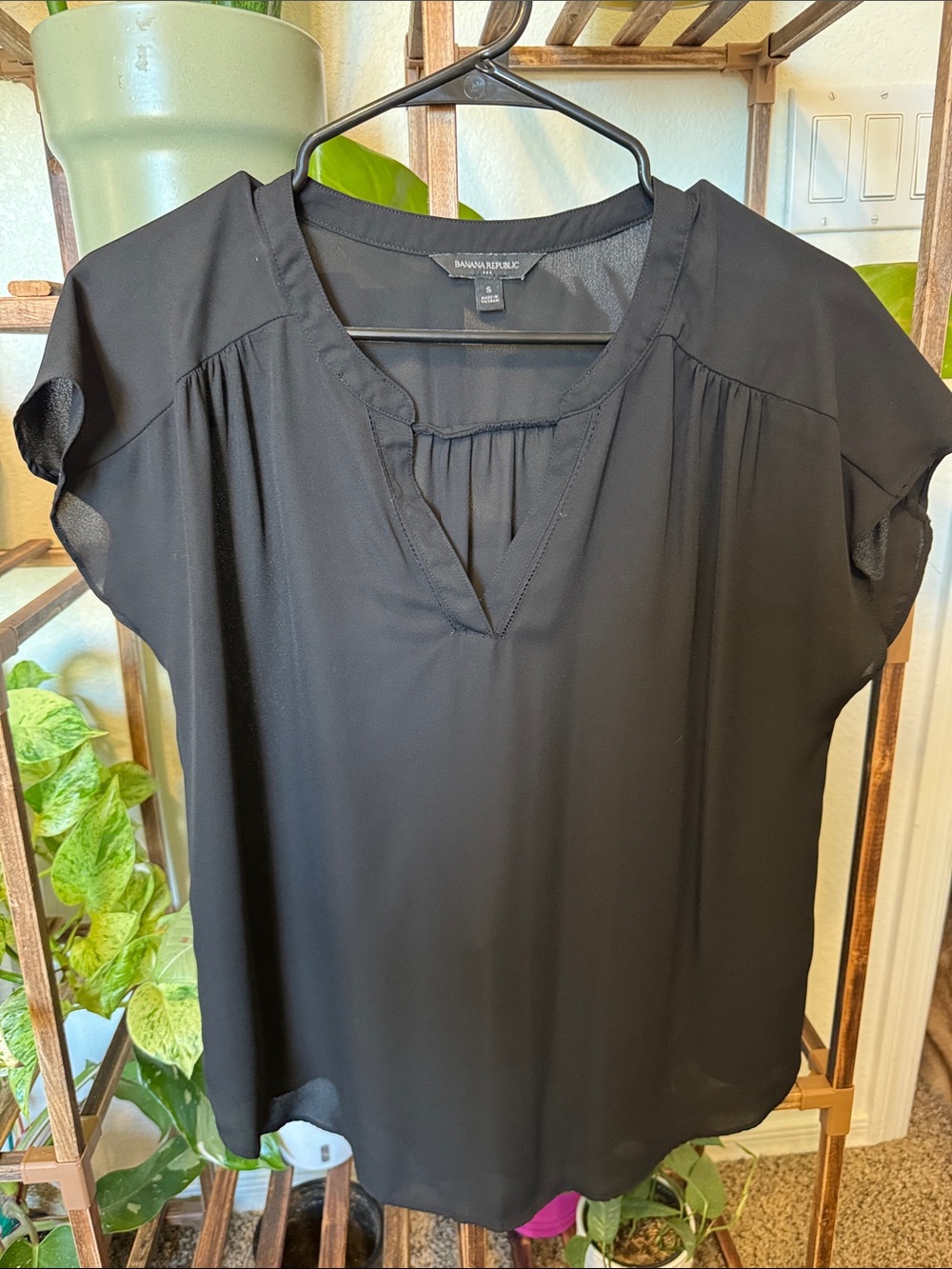 Banana Republic Black V-Neck Short Sleeve Blouse
